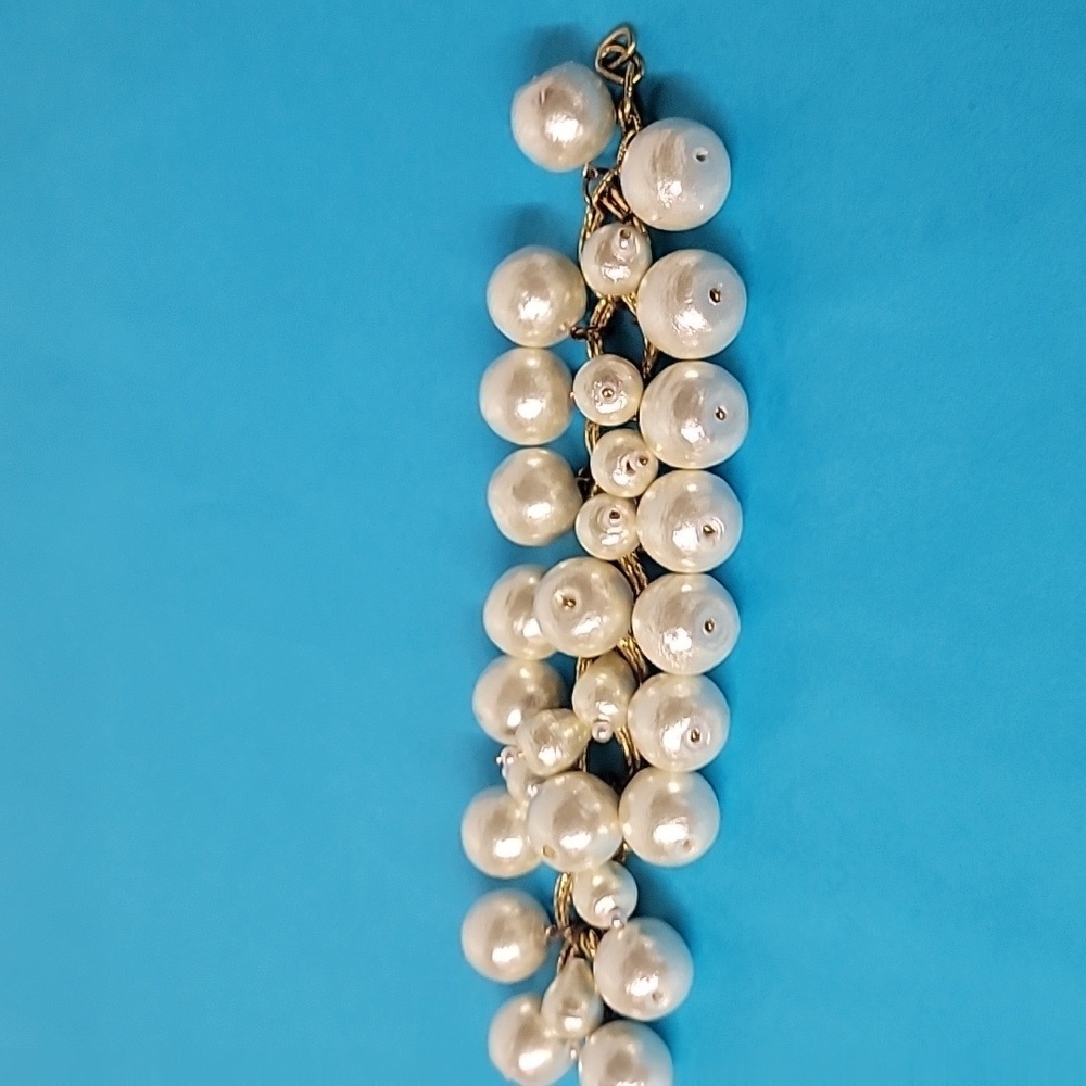 Pearl Like Gold Tone Link Bracelet and Matching Faux Earrings - Picture 10 of 13